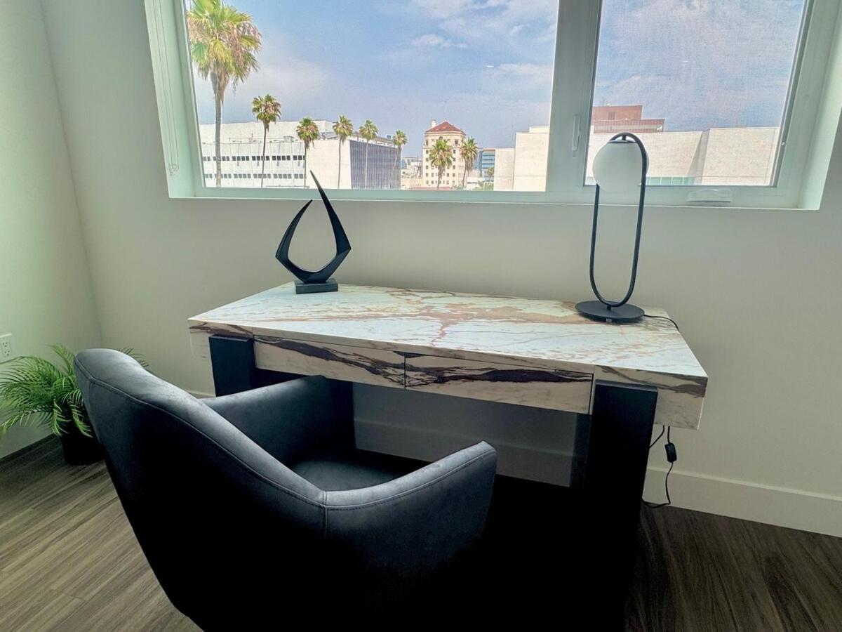 Designer 1 Bedroom In Prime Hollywood *