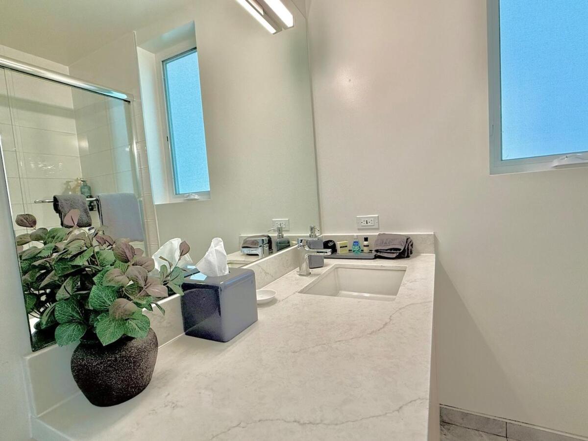 Designer 1 Bedroom In Prime Hollywood